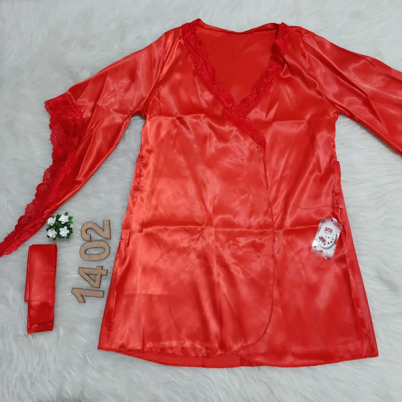 یکی از مدل هایی که با ست‌های جذاب شورت و سوتین یا بادی میتونید بپوشید …😍
