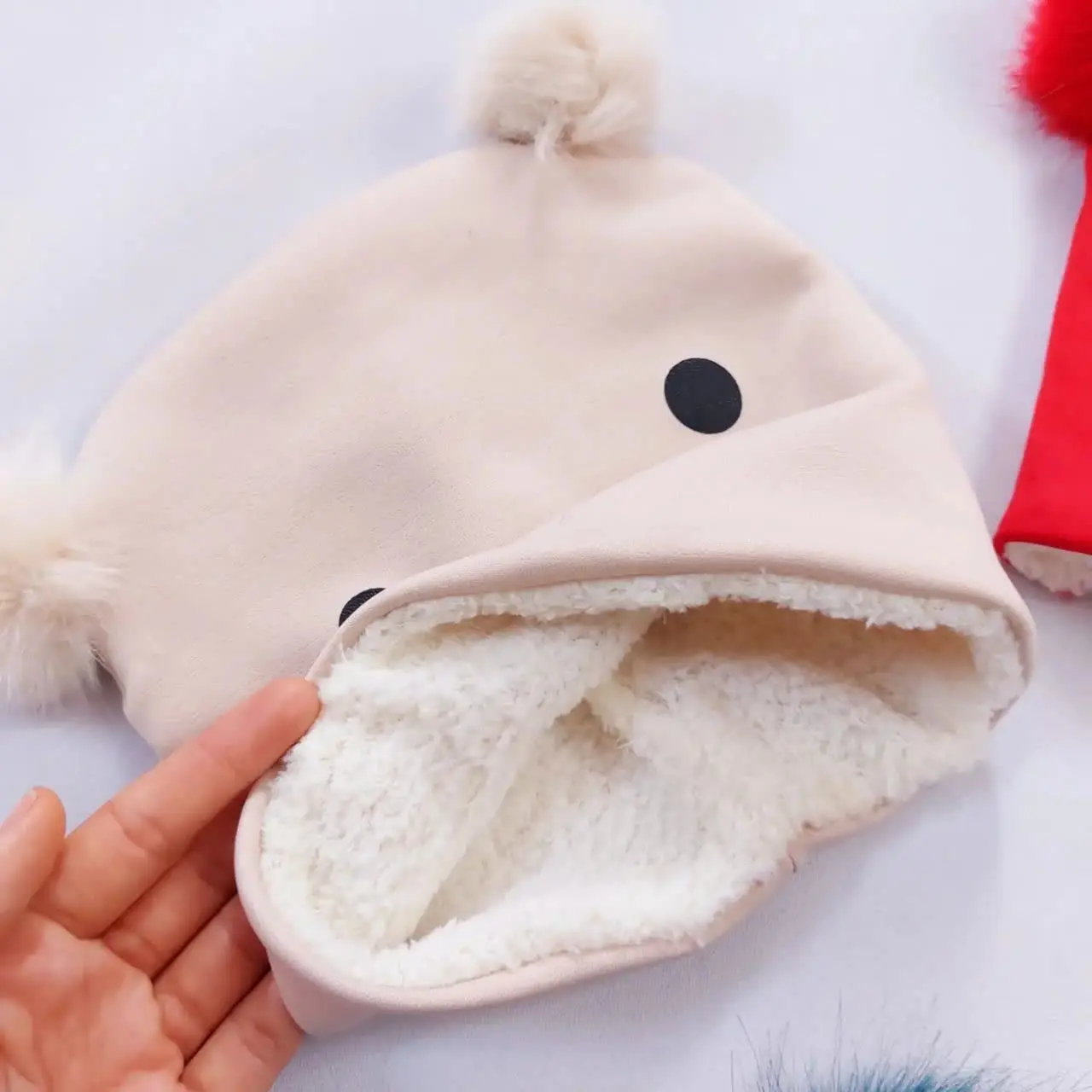 کلاه پوم دار چاپی در دو طرح دخترونه و پسرونه
