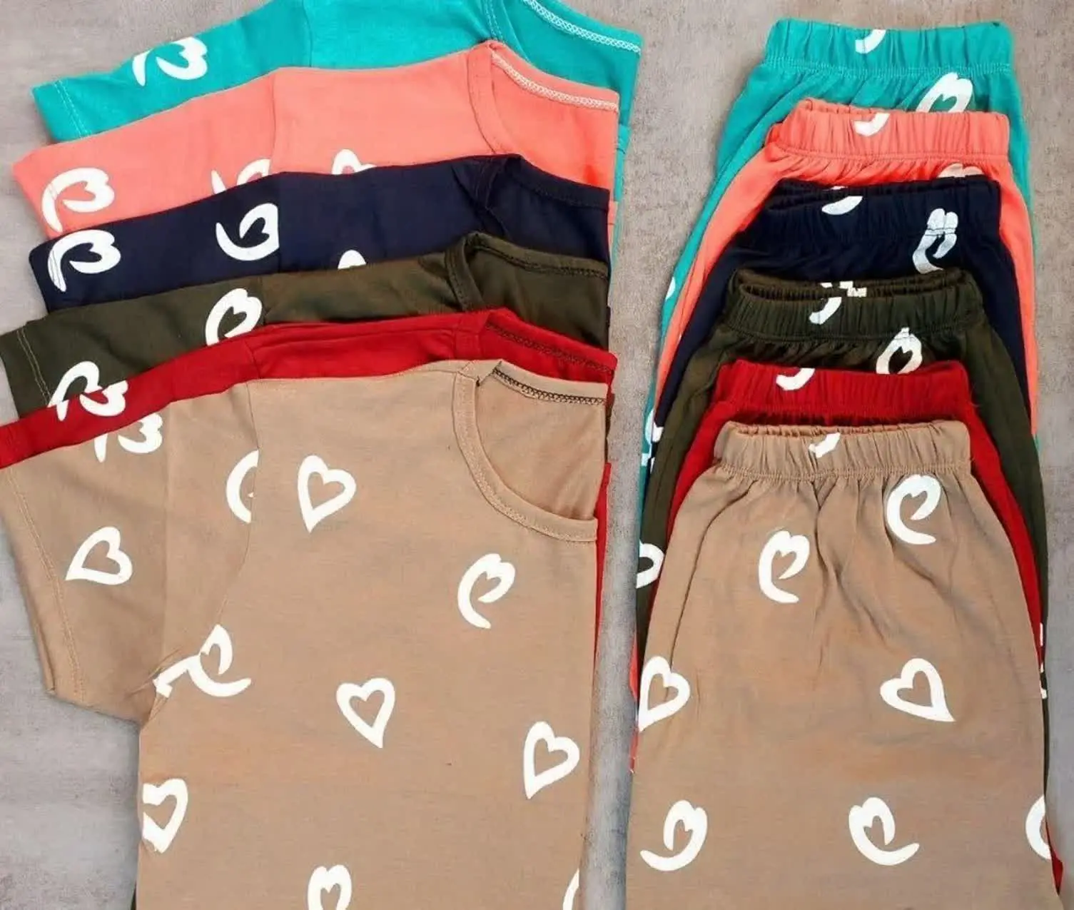 کراپ شورتک تمام چاپ قلبی ❤️
