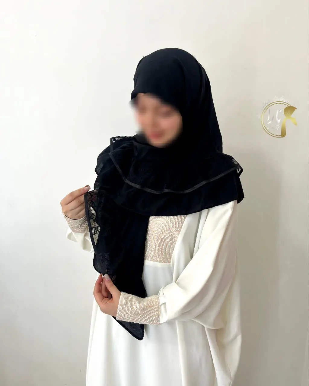 روسری مشکی حریرکرپ دوچین وسط تور لوئی👌
