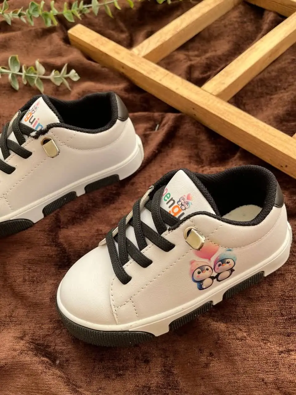 کتونی با طرح پنگوین رسید😍👟
