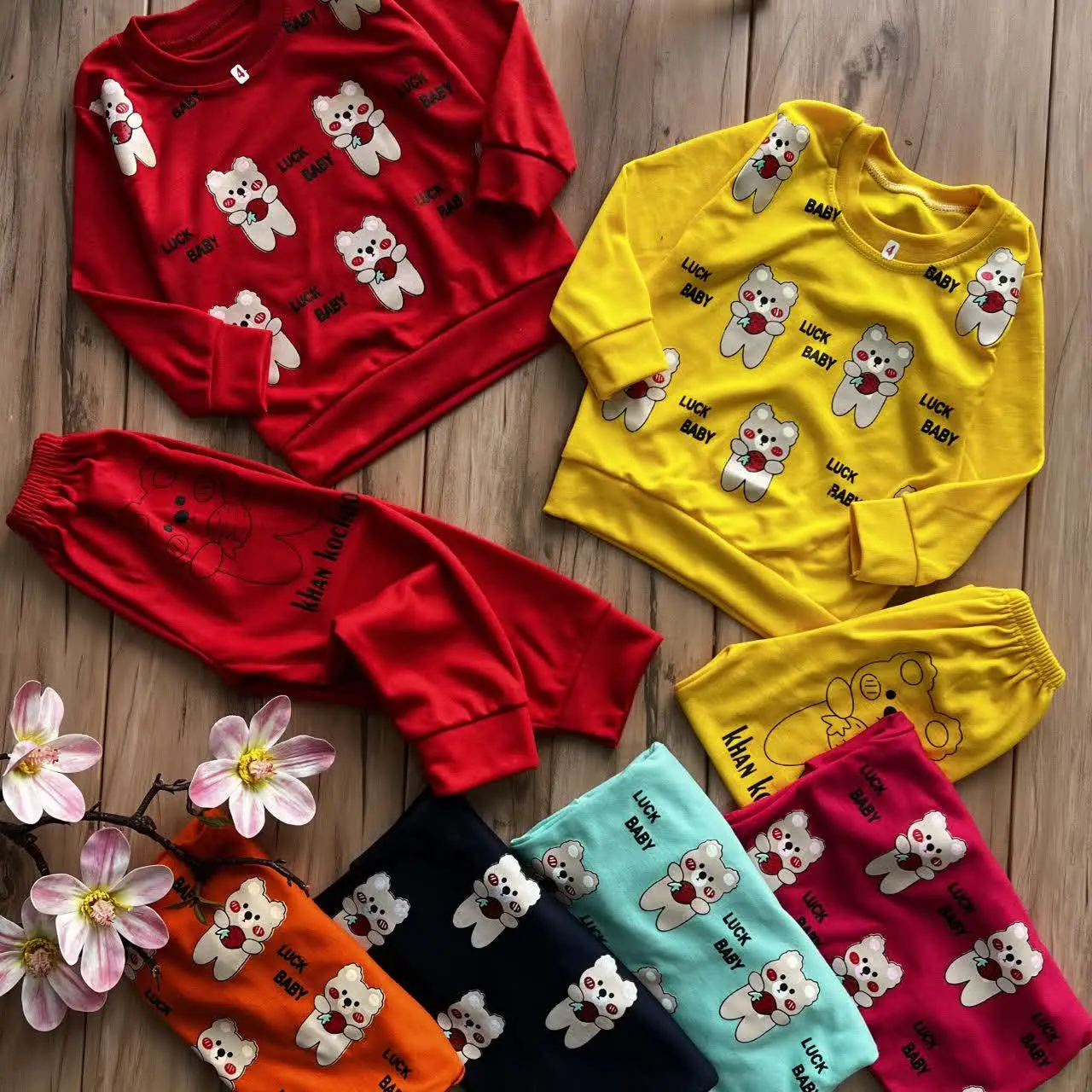 بلوز شلوار خرس و توت فرنگی
