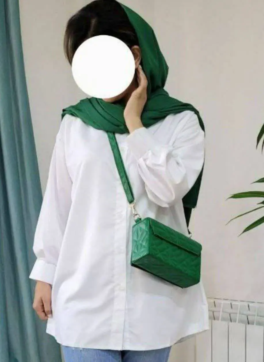 ‌این مدل رو با کت‌های کوتاه جین، کت پایین ریش جین، کراپ جین، وست جین 
