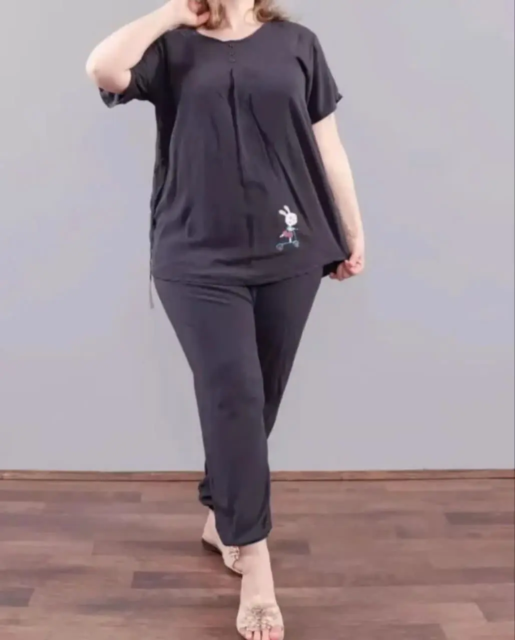 بلوز شلوار خرگوش اسکوتر سوار
