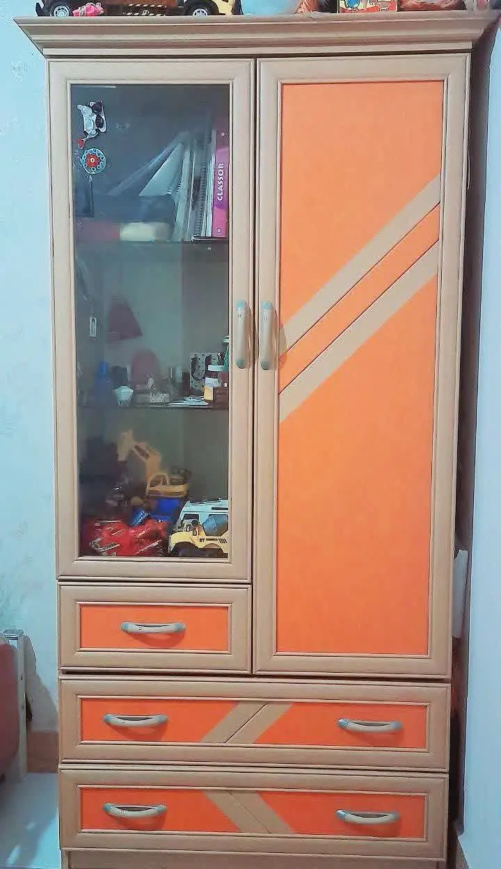 کمد بچه هاروهم بذار
