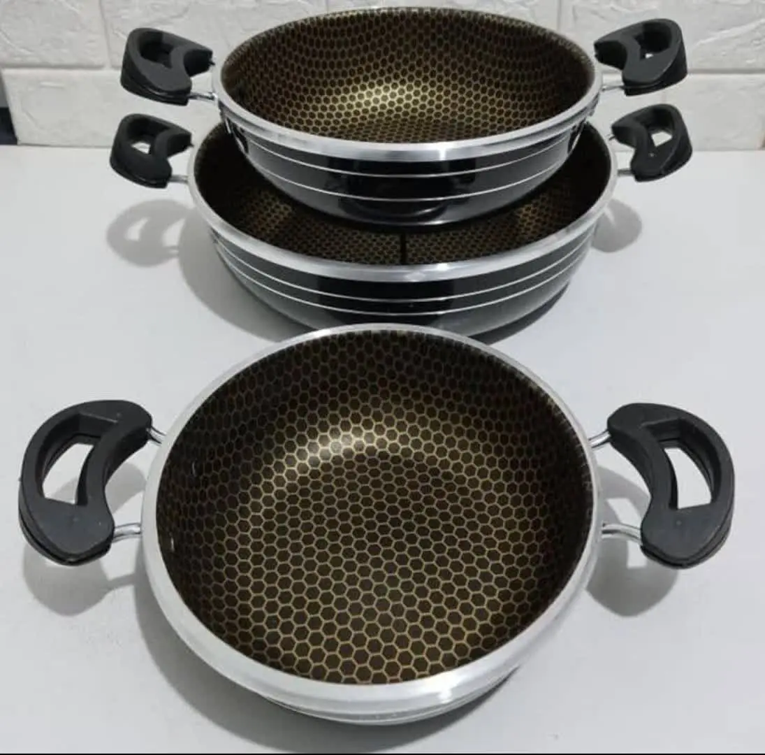 سه ماهیتابه دو دسته 
