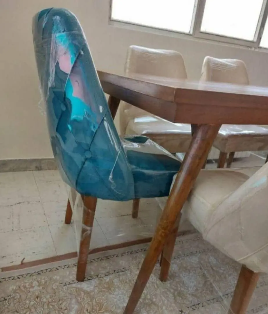 مبل ۷ نفره و ناهار خوری ۶ نفره ست
