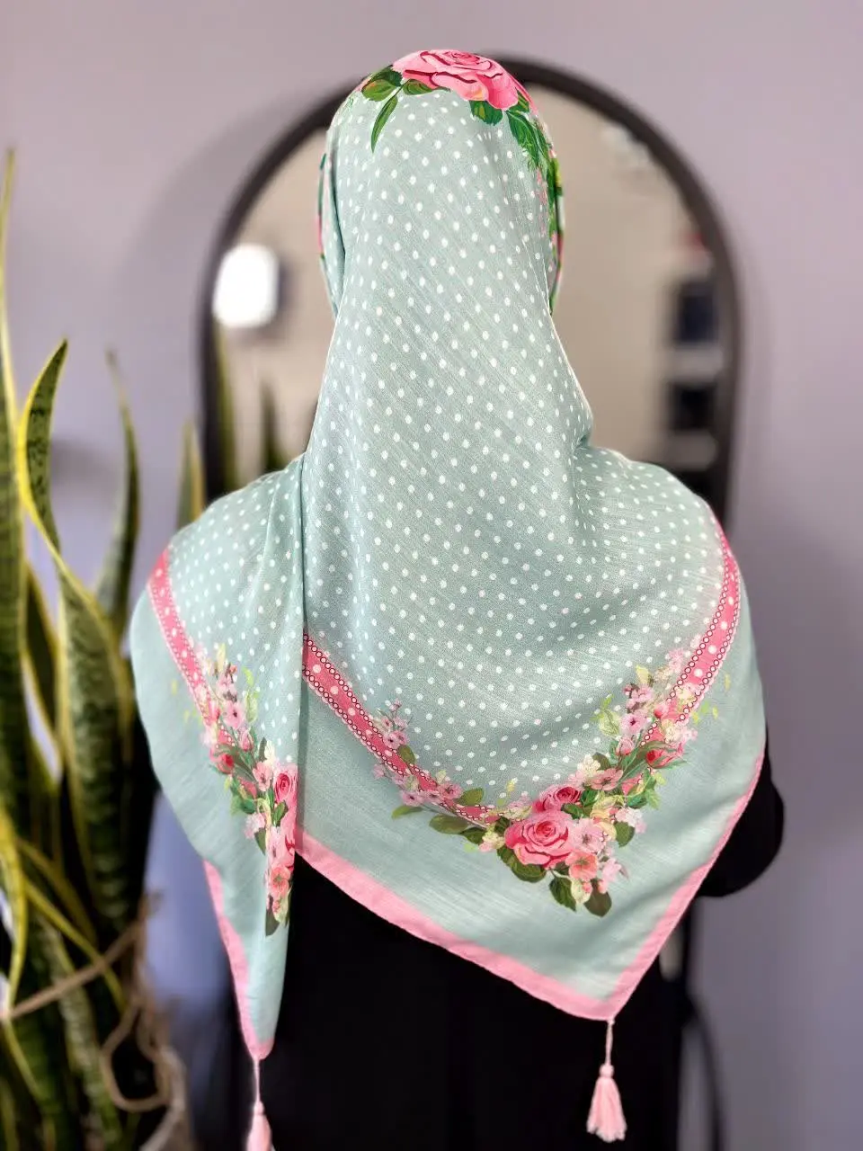 اما یکی از رنگهای پرطرفدار رنگ پاستیلیه اونم سبزززز🍃 با حاشیه صورتیش☺️
