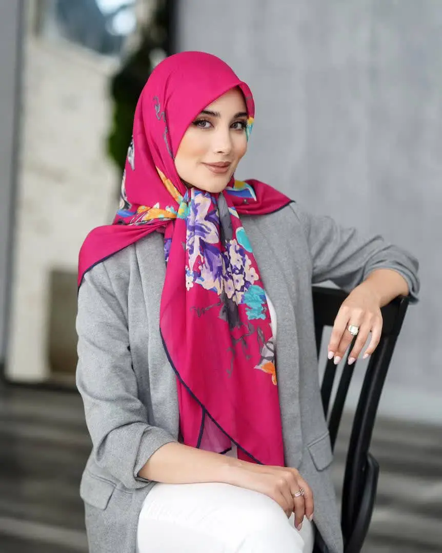 روسری شیک و ظریف؛ نرم و سبک مثل پر 
