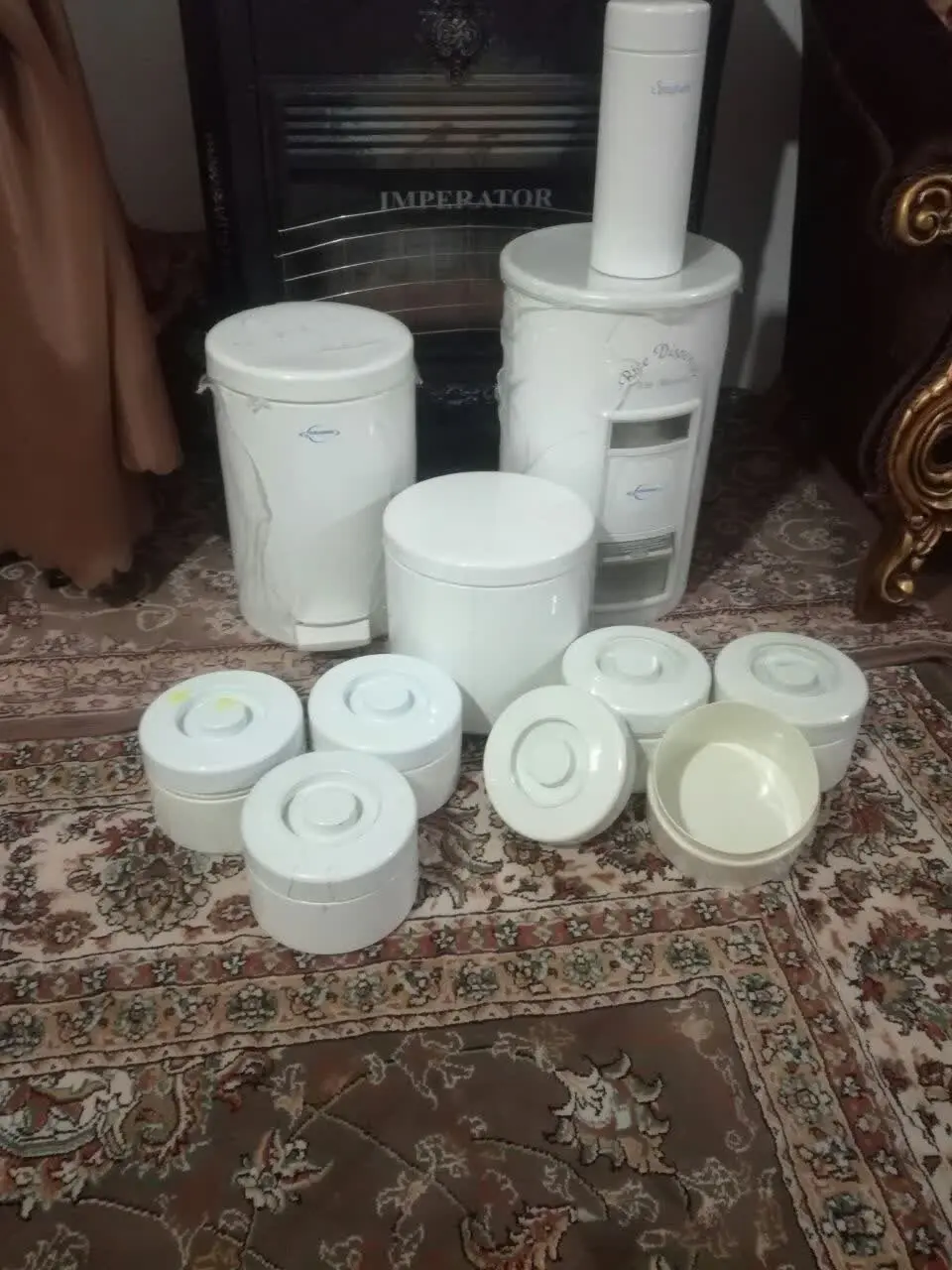 سرویس سفید اورانوس ضد خش سطل برنج.. سطل زباله نونو.. ظرف ماکارانی نونو.. سطل قند
