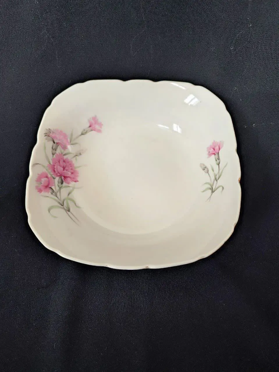 کاسه گل میخک 
