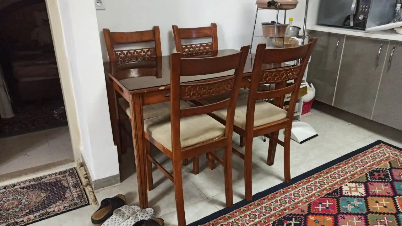 میزناهارخوری ۴ نفره سالم و باکیفیت
