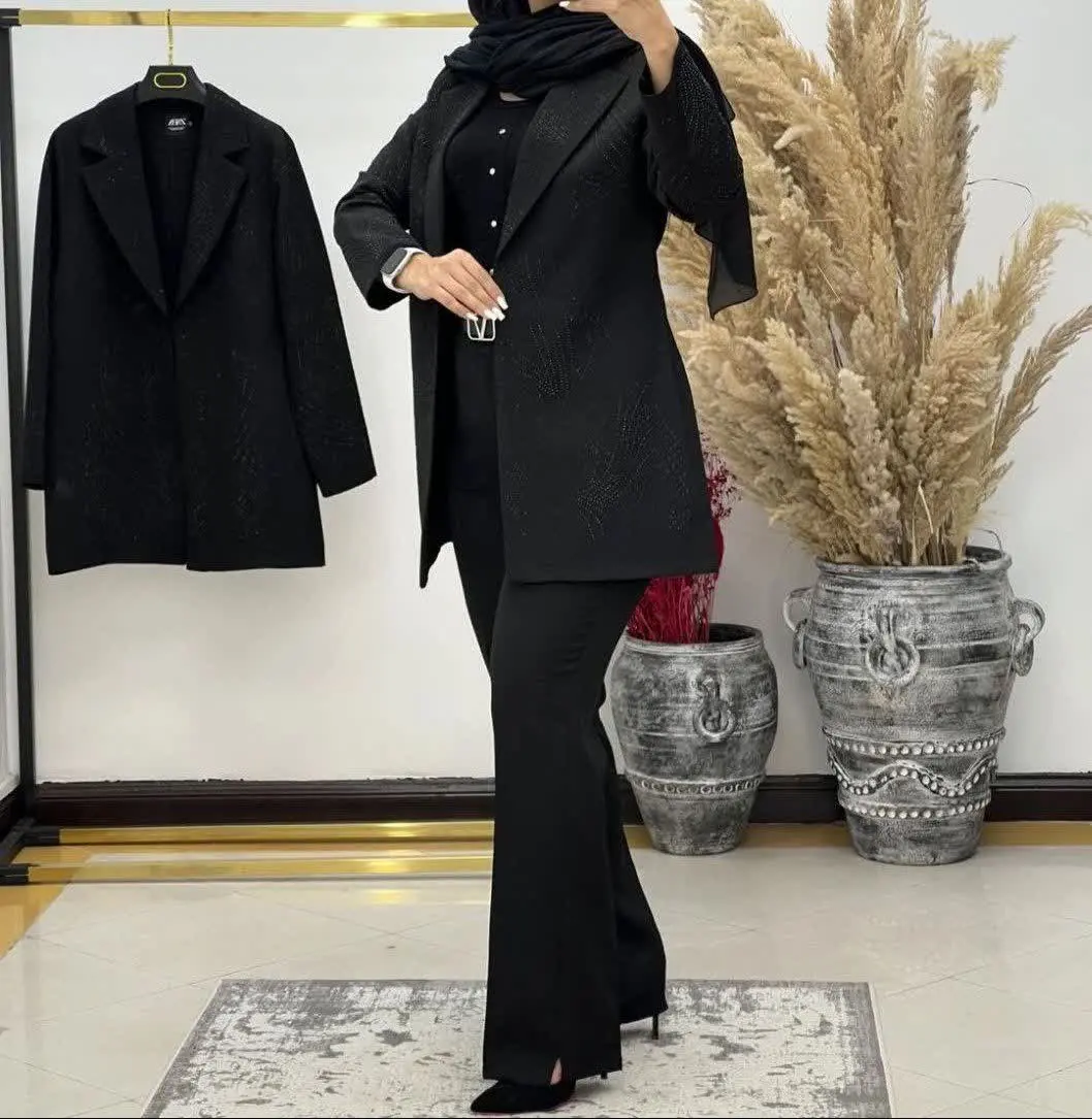 ✅مدل شلوار راسته و پایین یه چاک کوچیک داره
