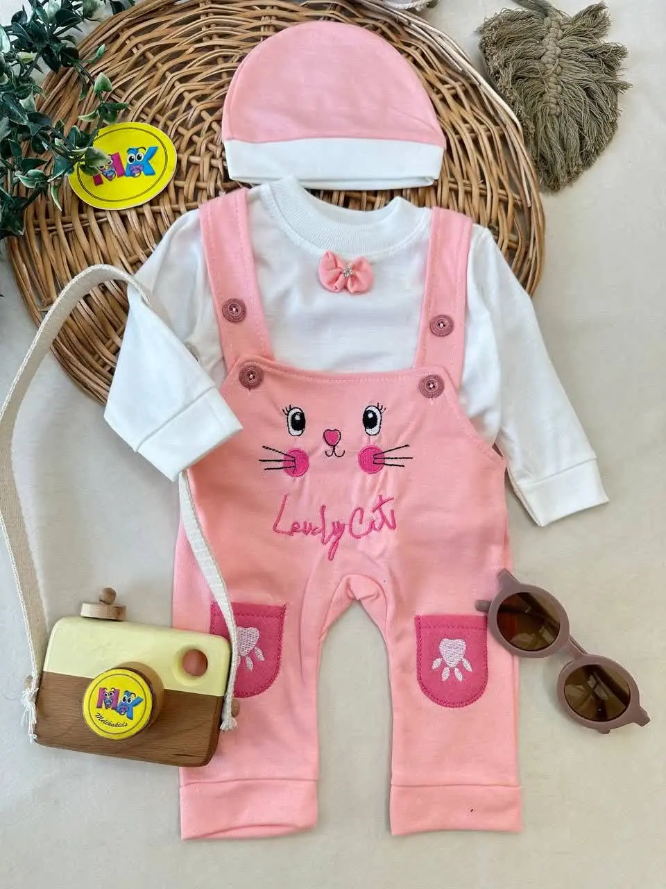 سرهمی پیشبندی طرح خرگوش و پنجه صورتی نوزادی و کودک کد ۱۱۲۰۱۷ 
