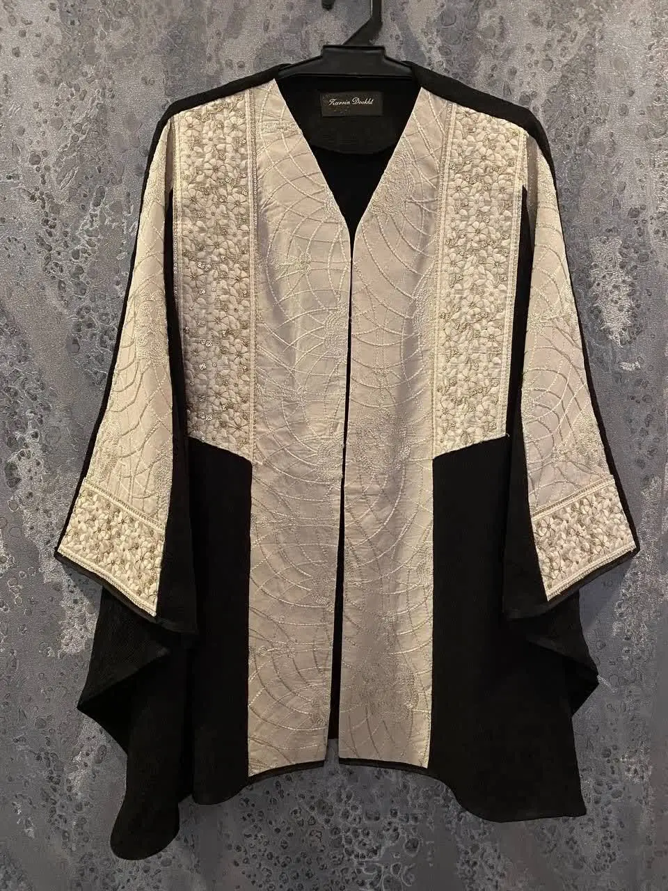 • کرم استخوانی (روشن و درخشان)