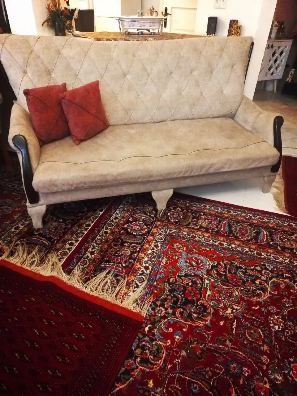 مبلمان ۷نفره به همراه میز 
