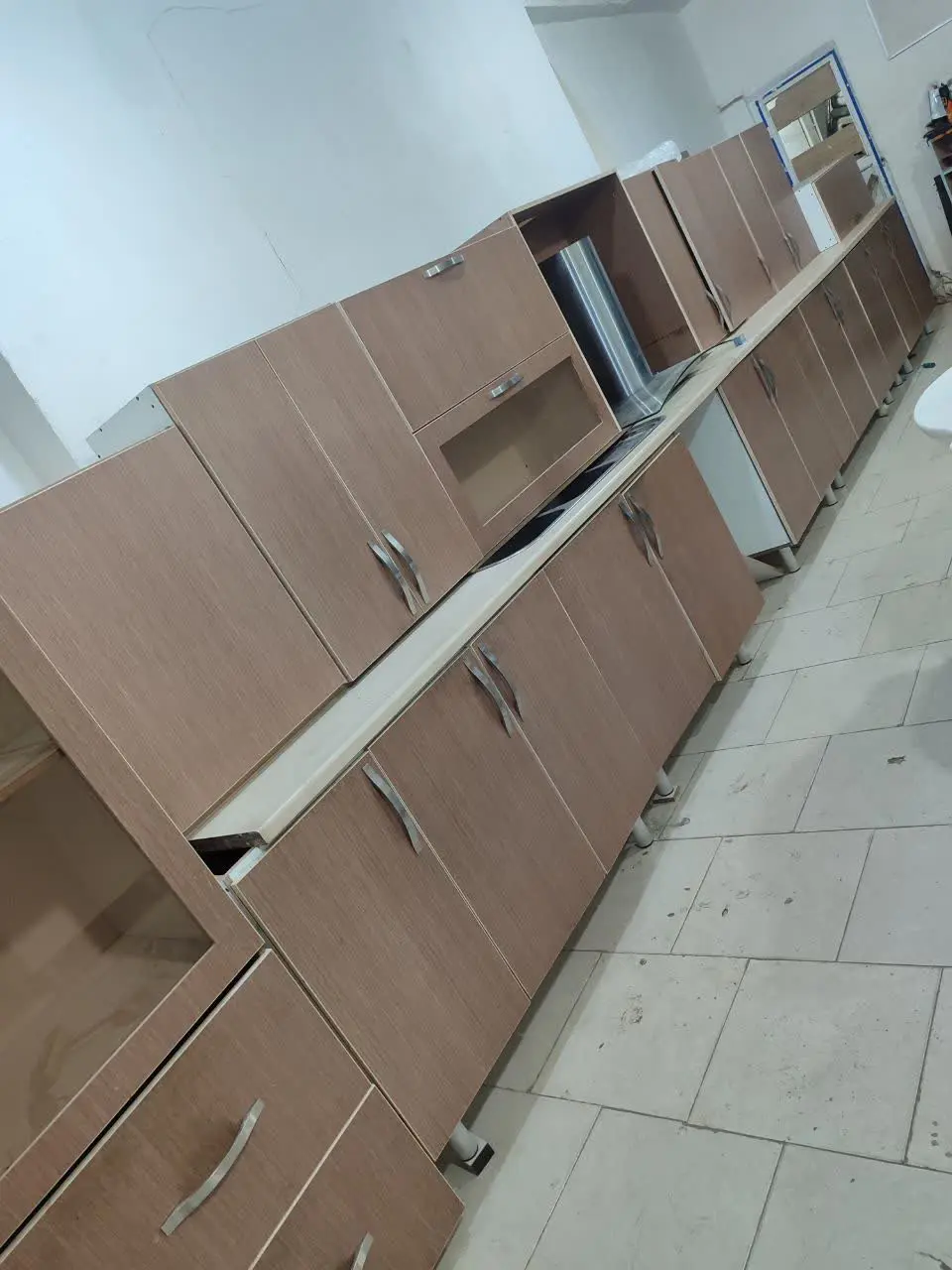 ۲۲متر کابینت ام دی اف همراه به متراژ ۱۱ متر زمینی ۱۱ متر دیواری با 
