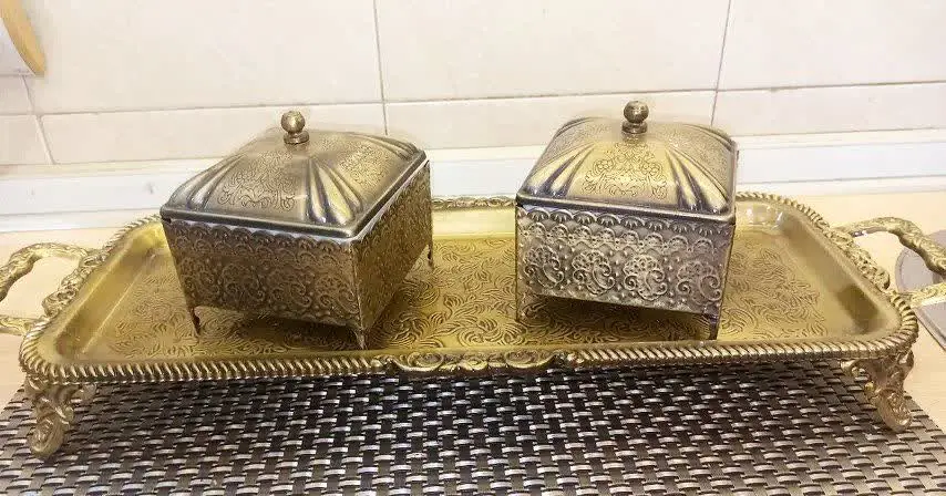دو عدد قندان با سینی سالم سالم در حد نو
