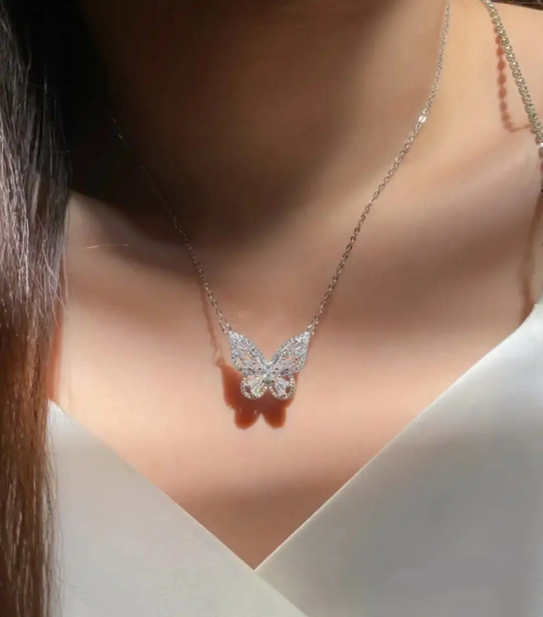 💍گردنبند پروانه فول نگین 🤗
