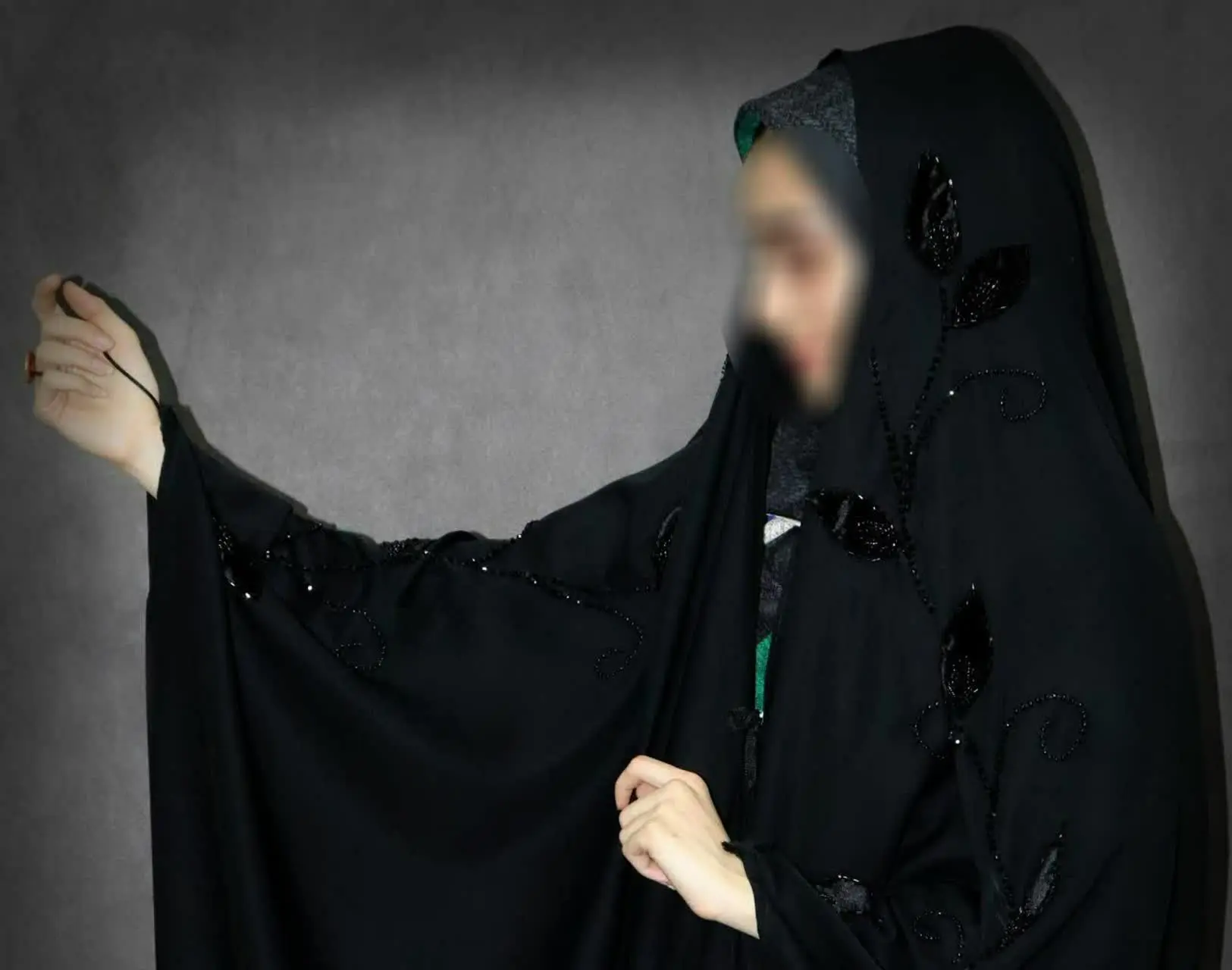 چادر جده جواهر دوزی ریحان در دوجنس کرپ و ندا امارات
