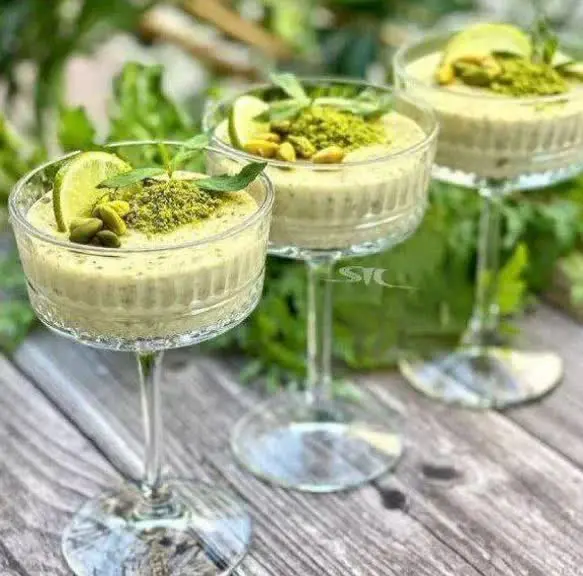 بستنی خوری، دسرخوری و آجیل خوری ELYSIA
