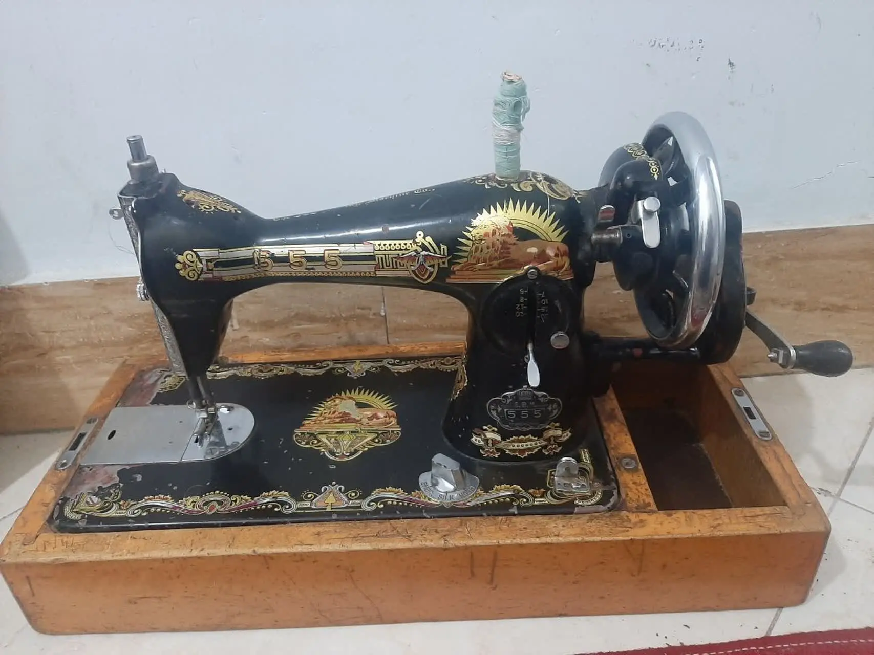 چرخ خیاطی شیر نشان خیلی قدیمی شاید ۶۰ یا ۷۰ سال پیش
