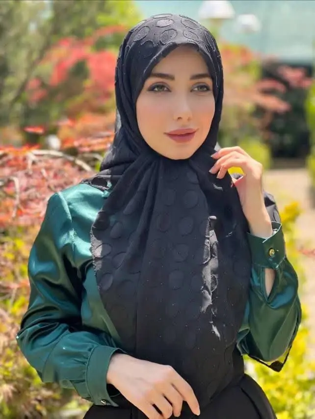 ☘ روسری حریرمجلسی نگین دار
