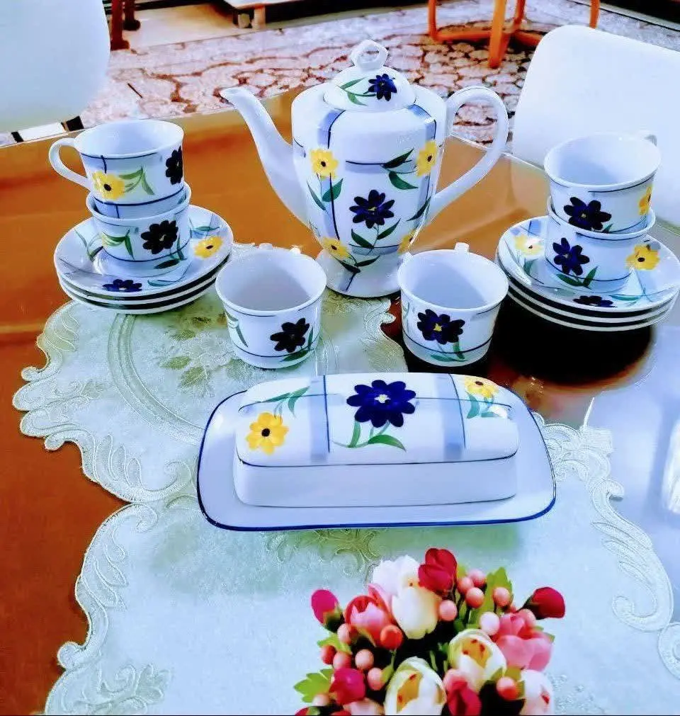 ست کامل چایخوری به همراه کره خوری خیلی کمیااب وخااص گلپنبه 
