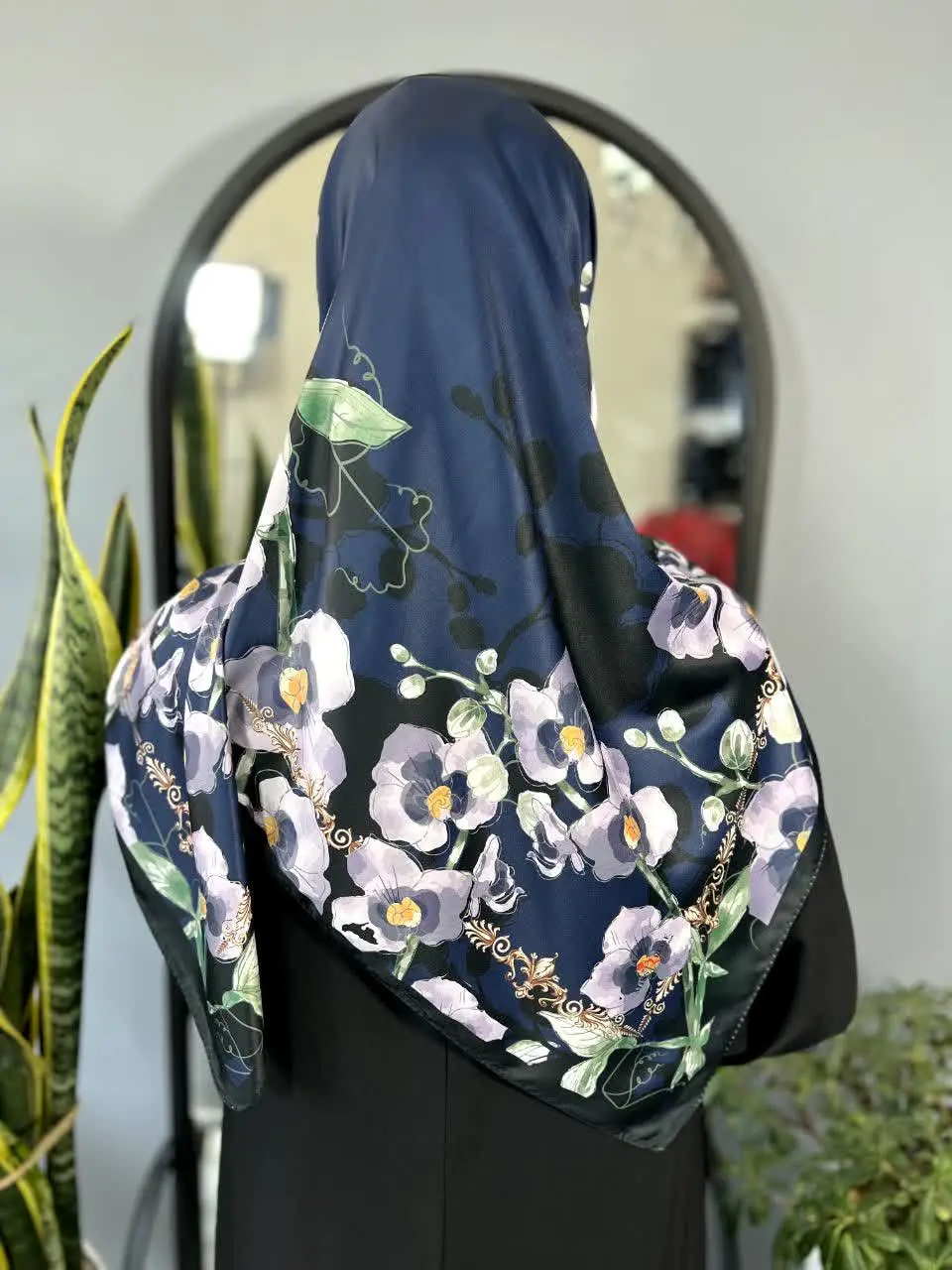 رنگبندی درجه یک … رنگ همه پسند با گلهای یاسی رنگ، ابهتی داده به روسری😎
