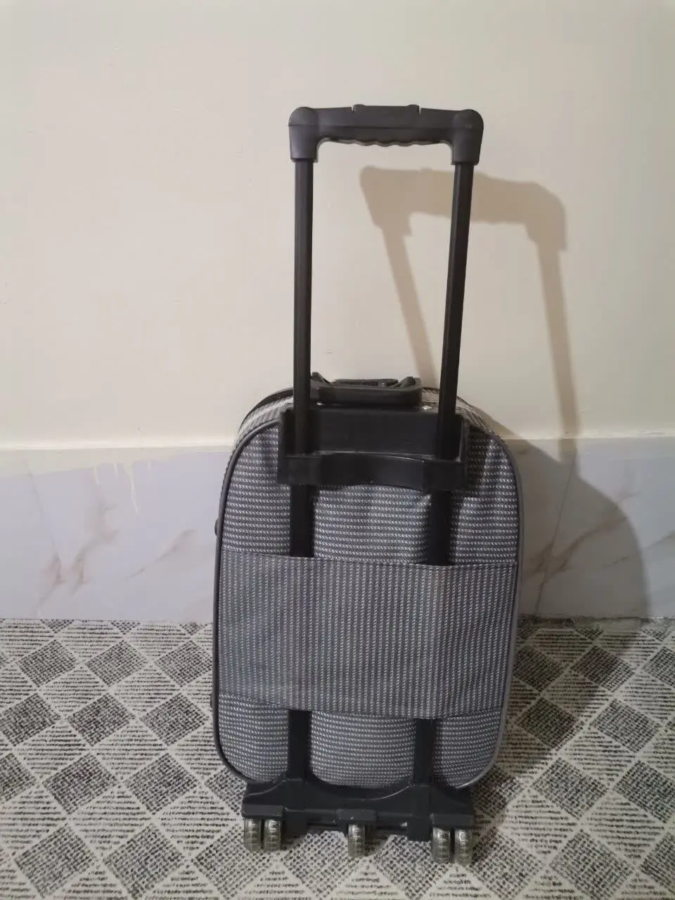 چمدان چرخ دار
