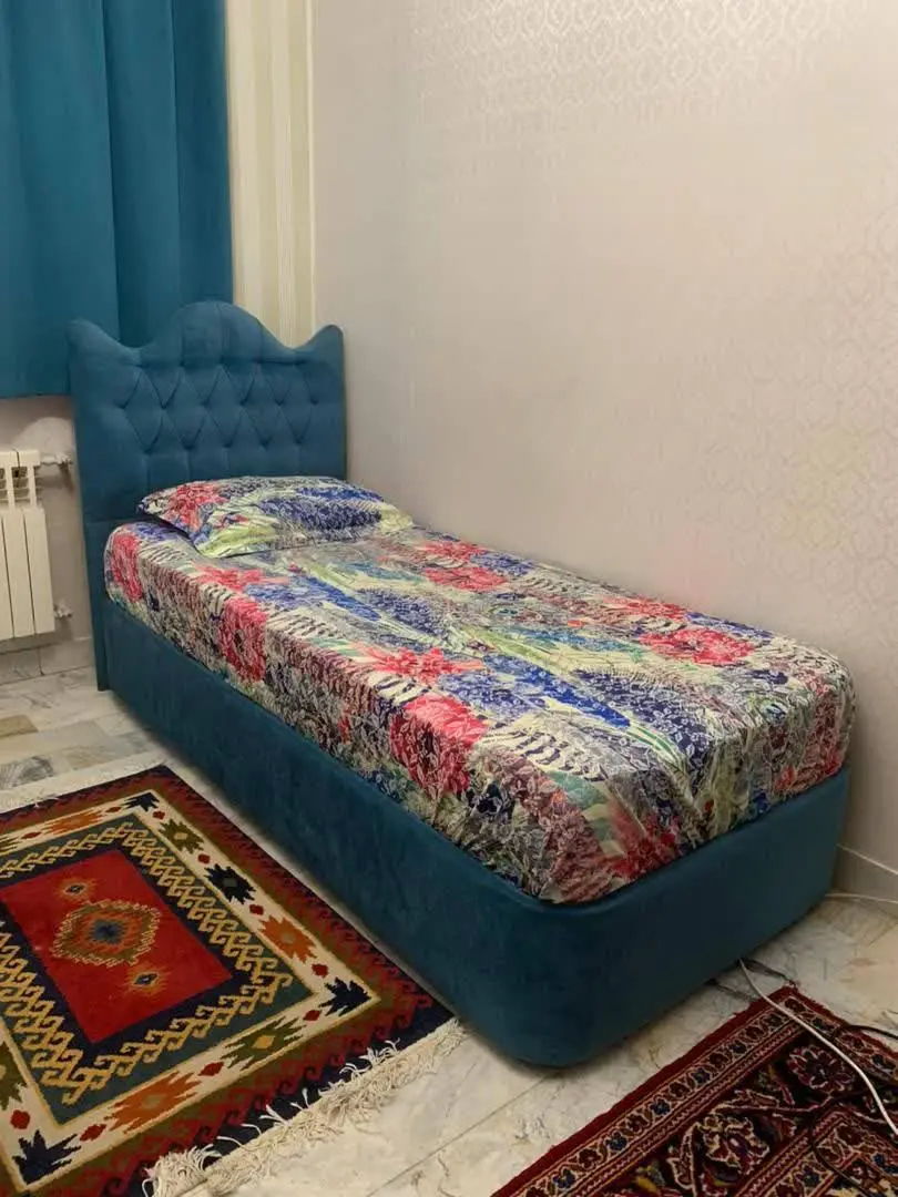 ۲ عدد تخت تک نفره 
