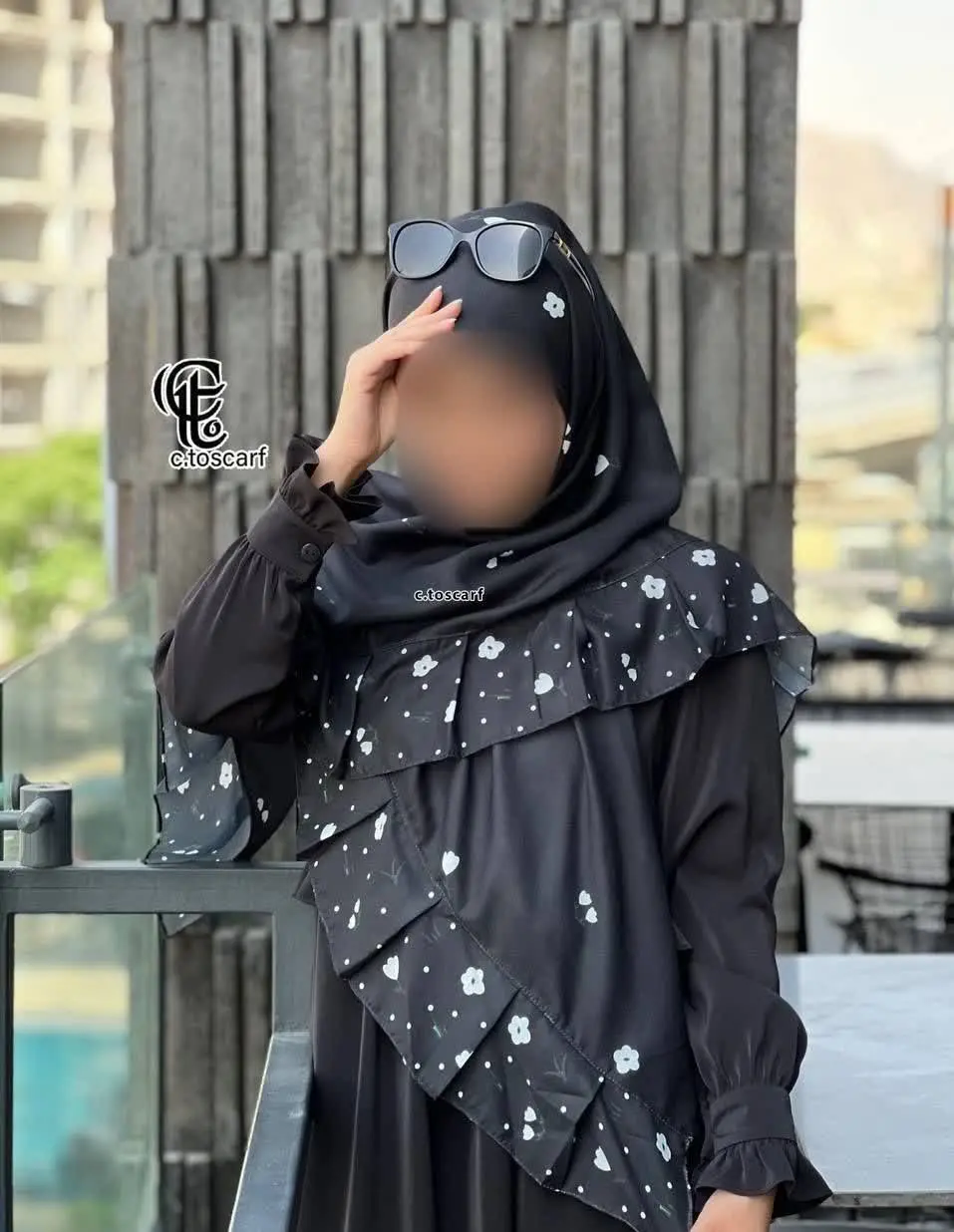 این مدل روسری طرح خاصش متمایزش کرده و از اون دسته روسری‌ها که به هر کسی میاد🌻🌹
