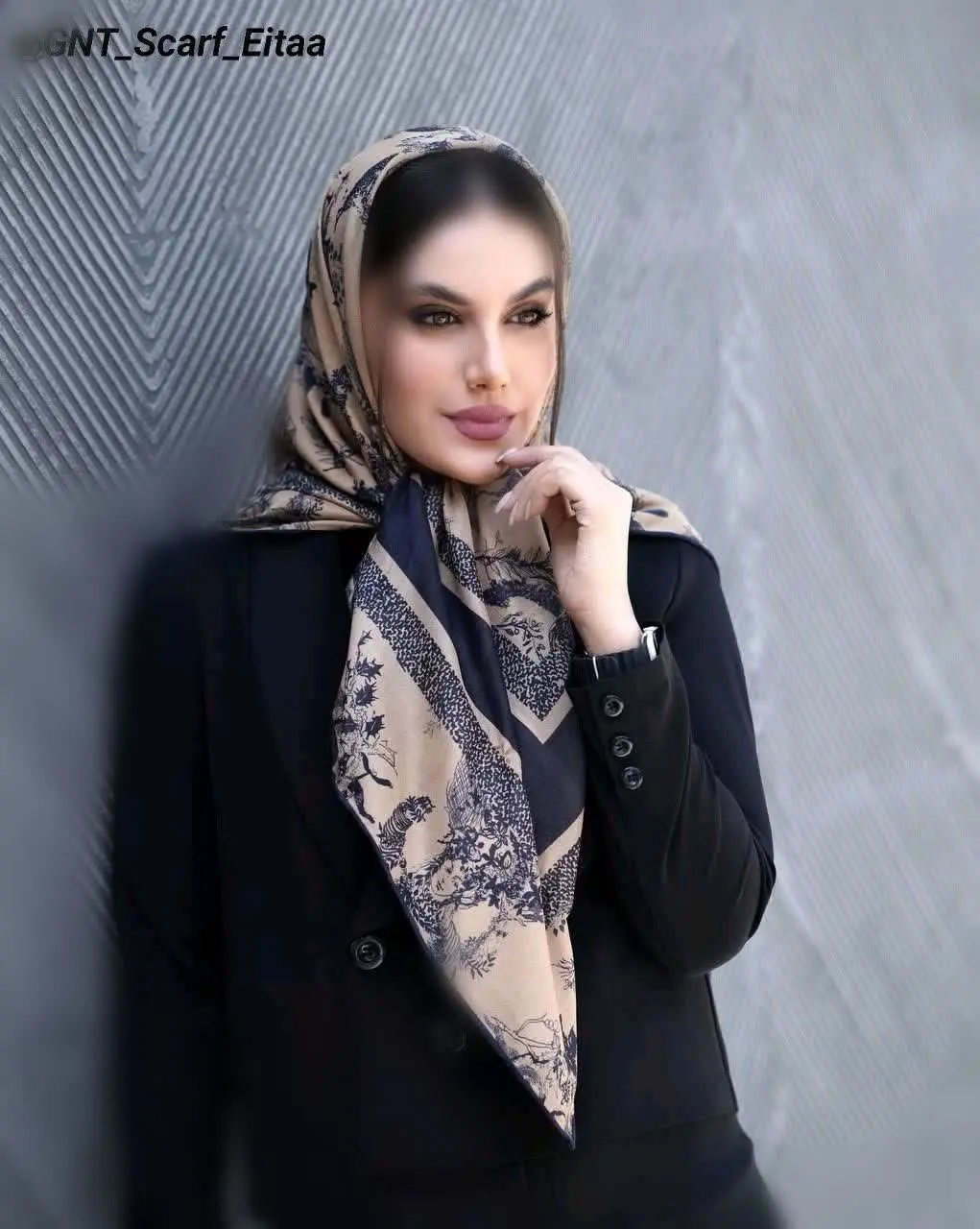 یه روسری شیک؛ نرم و لطیف مجلسی که مثل پر سبک باشه چروک و پرزم نشه 👌😃
