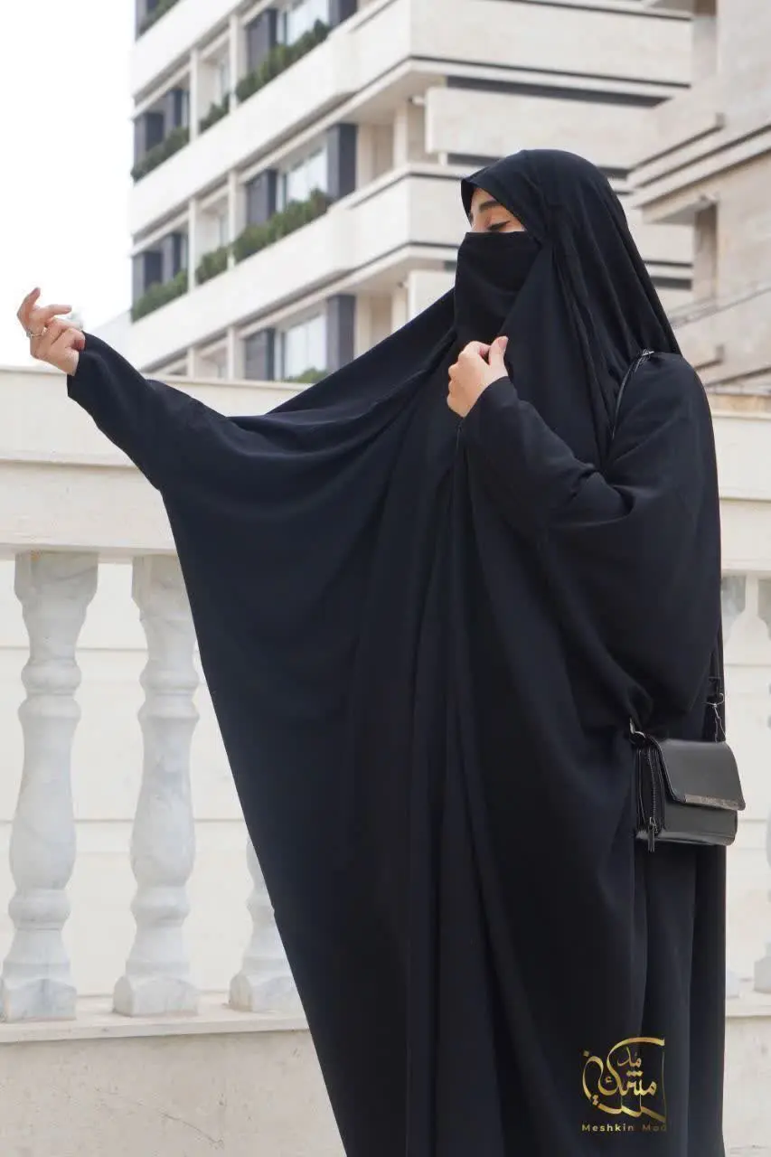 ۱⃣ یکی از پرفروش‌ترین و محبوب‌ترین مدلهای چادر زنانه🥰 
