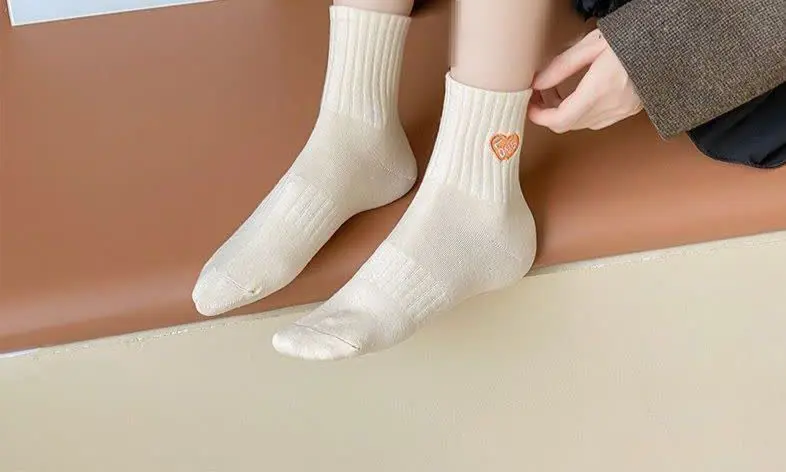 نیمساق کمر کش گلدوزی قلب
