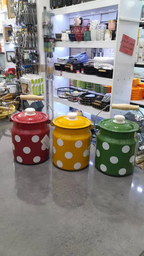 ظرف روغن و ماست لعابی ساخت روسیه حجم ۳٫۵لیتر بسیار با کیفیت و وزن بالای لعاب 
