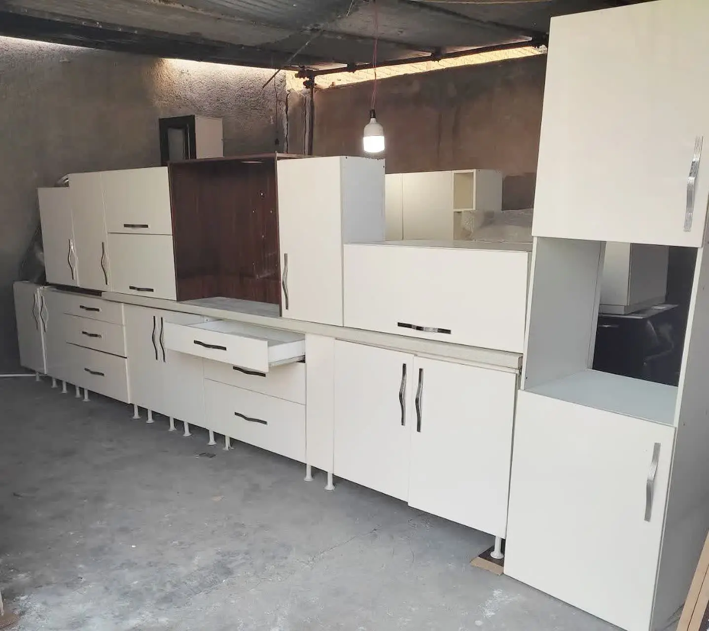 ی سرویس کابینت‌های گلاس۱۱متر ۶متر زمینی ۵متر هوایی
