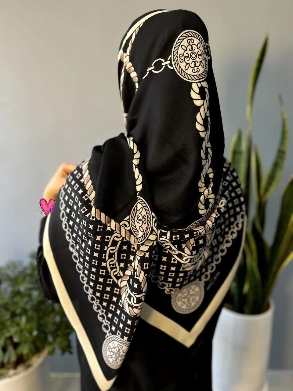 اینم زمینه مشکی با ترکیب کرم که زیباییش را دوچندان کرده👌
