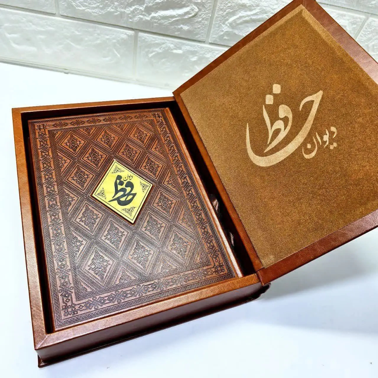 همراه با فالنامه 
