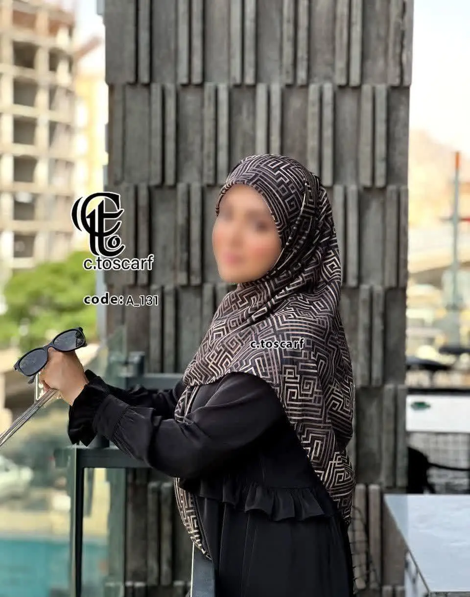 زمینه مشکی ریز نقش و اسپرته، ترکیب رنگش که اصلا چیزی نمیگم فقط نگاه😍✨
