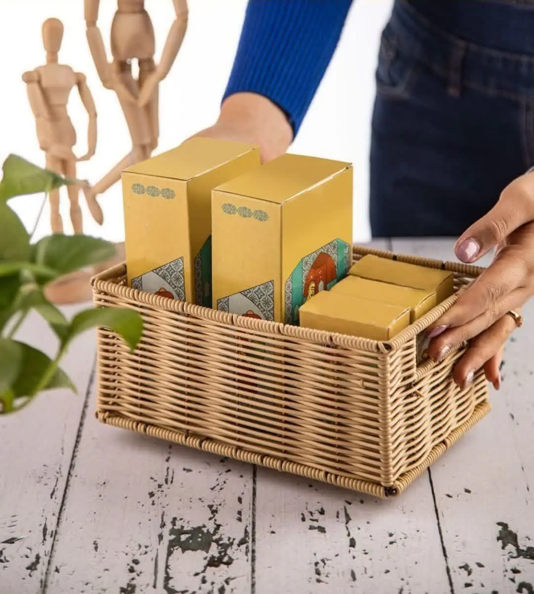 سبد بافت اسکلت فلزی بزرگ بسیار محکم وبادوام یه نظم دهنده عالی
