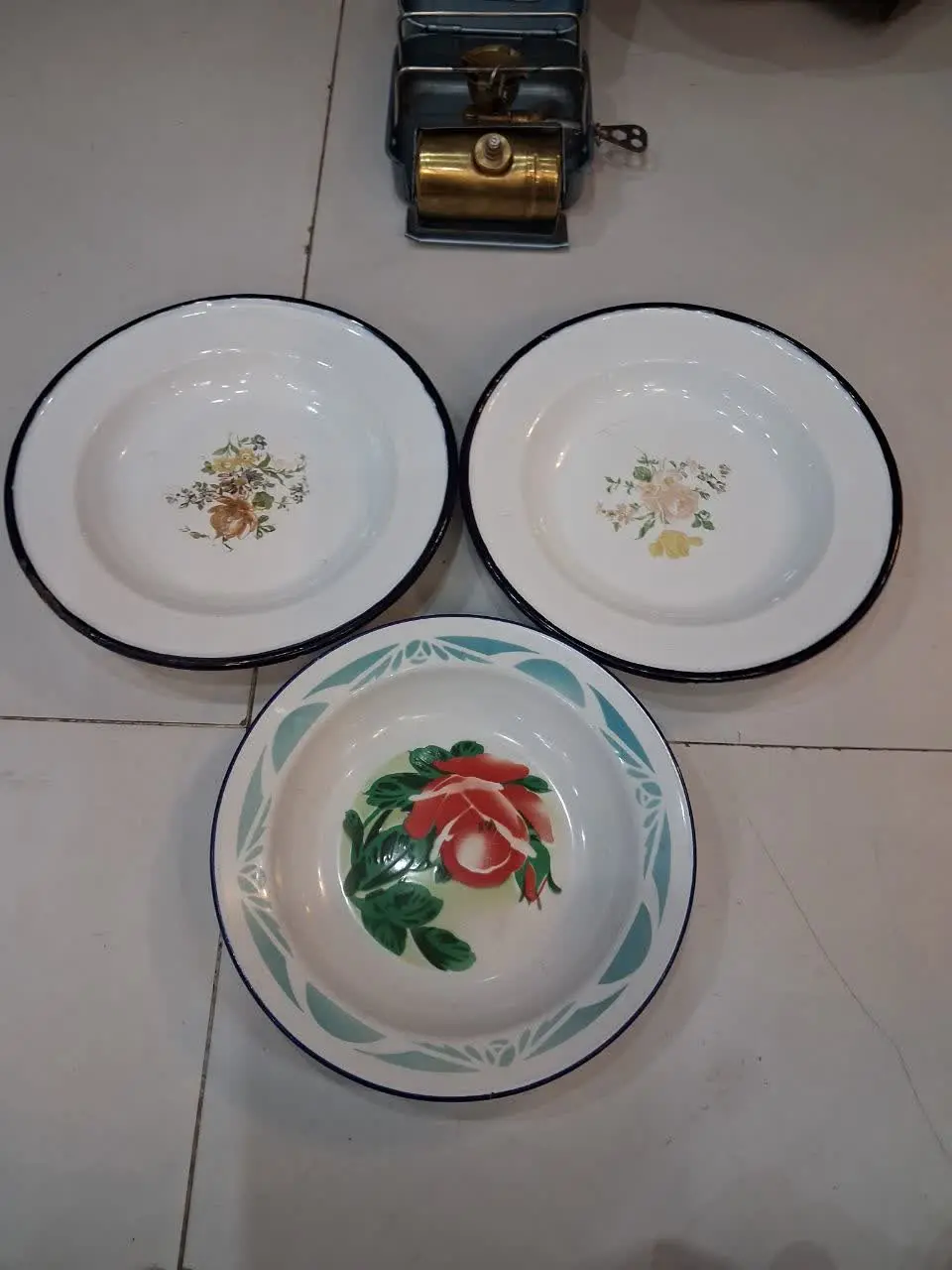 سه عدد بشقاب لعابی
