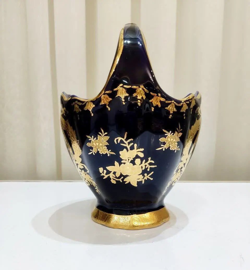 شکلات خوری سرمه‌ای
