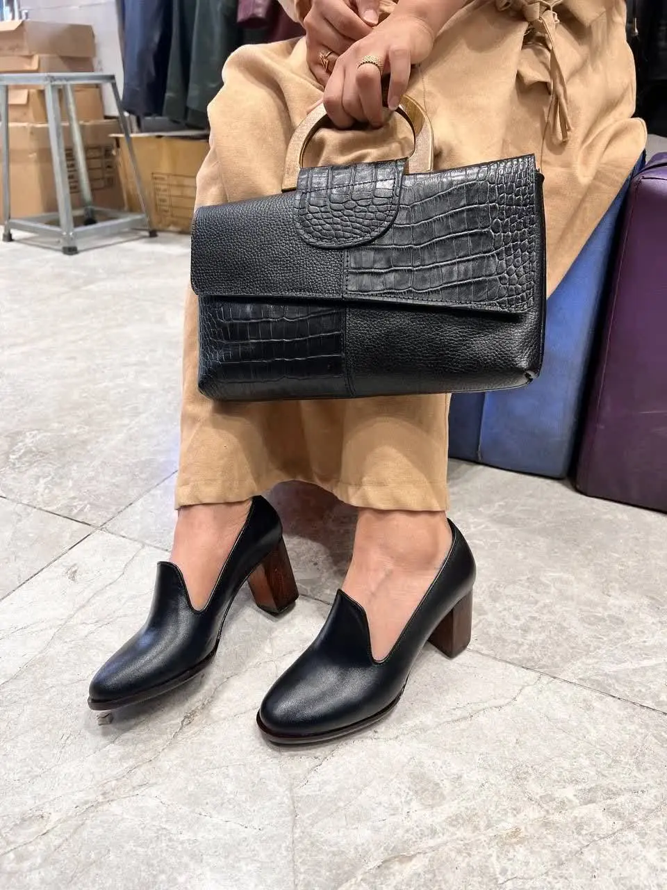 لیدی
