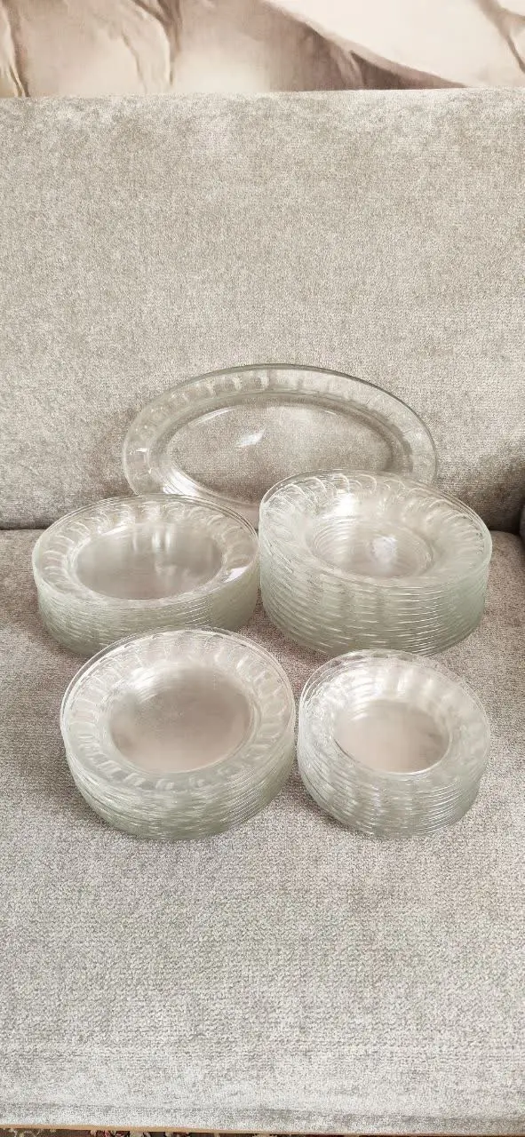 سرویس غذا خوری پیرکس فرانسه ۱۲ نفره در حد نونو 
