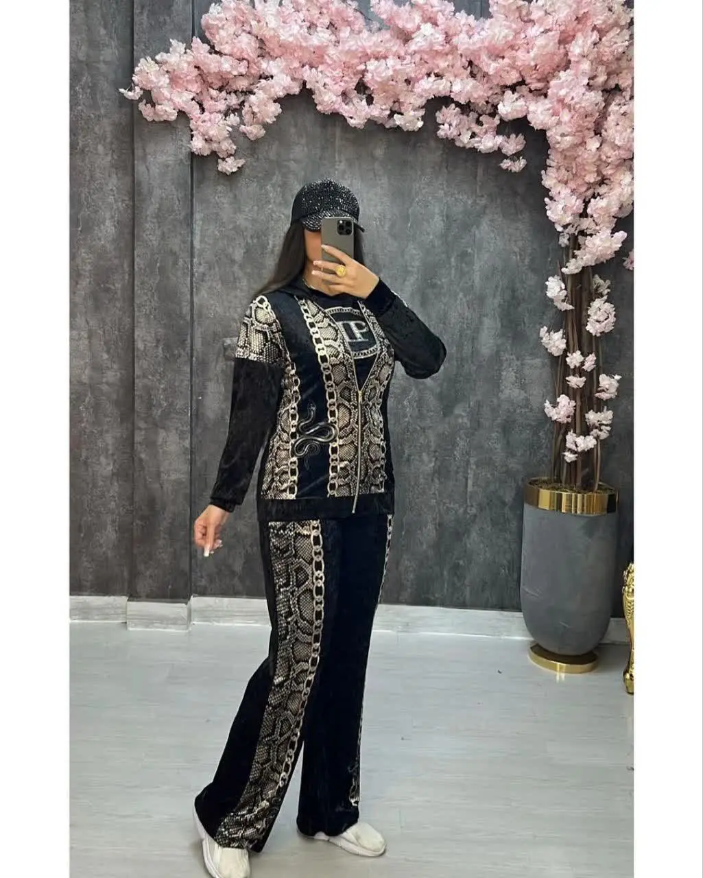 ست سه تیکه تاپ و شلوار و سویشرت مخملی 😘
