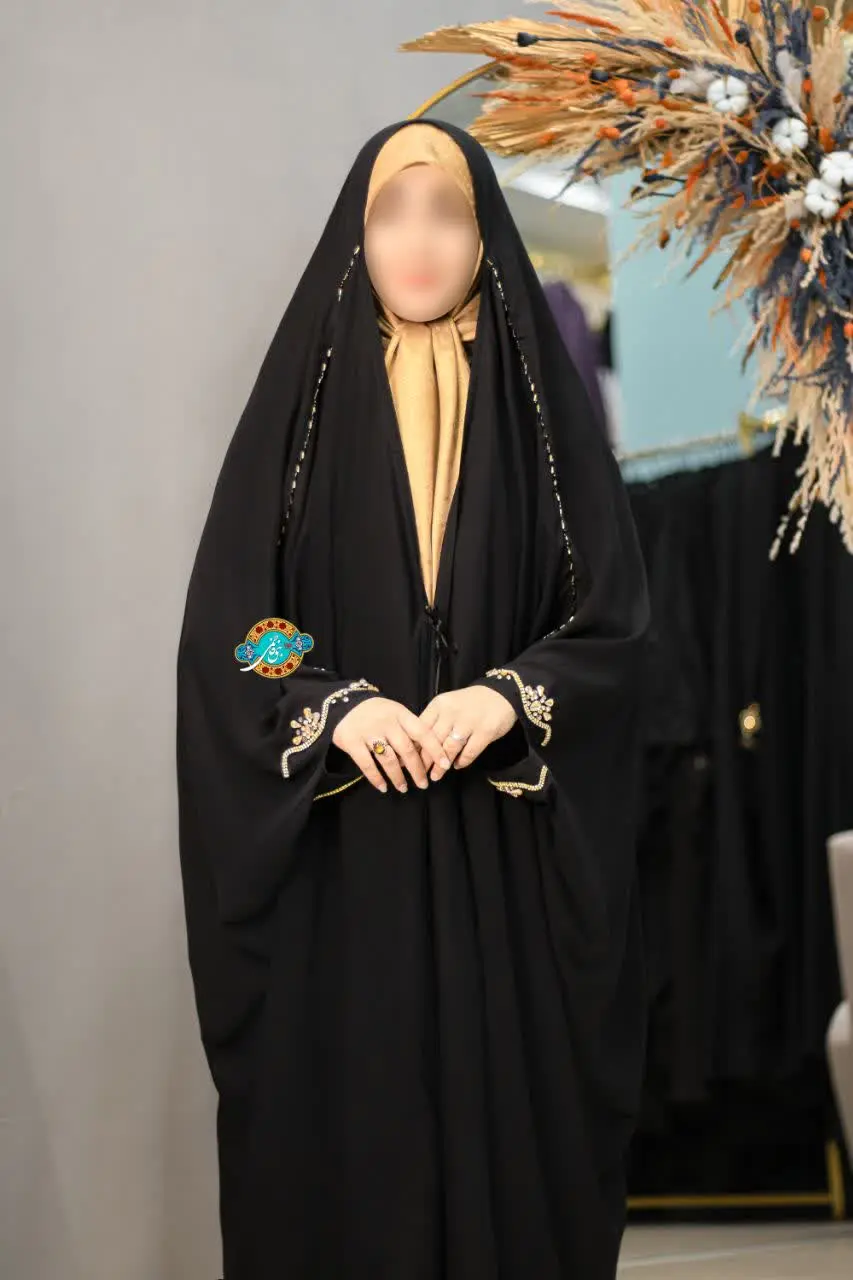 مدل: همتا طلایی 
