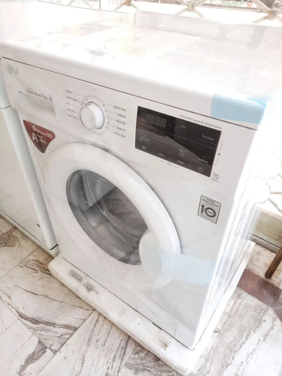 ماشین لباسشویی الجی ۷کیلو موتور‌گیربکسی نمایشگر لمسی مدل۲j۳
