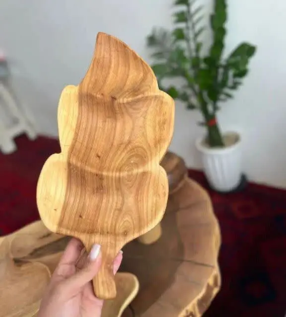 یک عدد ظرف چوبی سرو