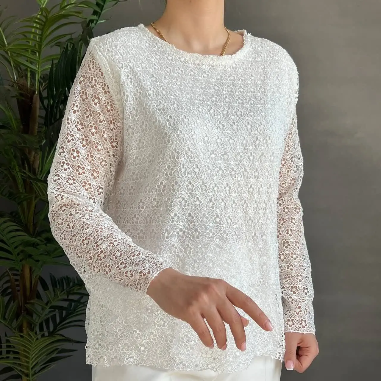 زیباییه خیره کننده بلوز تمام گیپور
